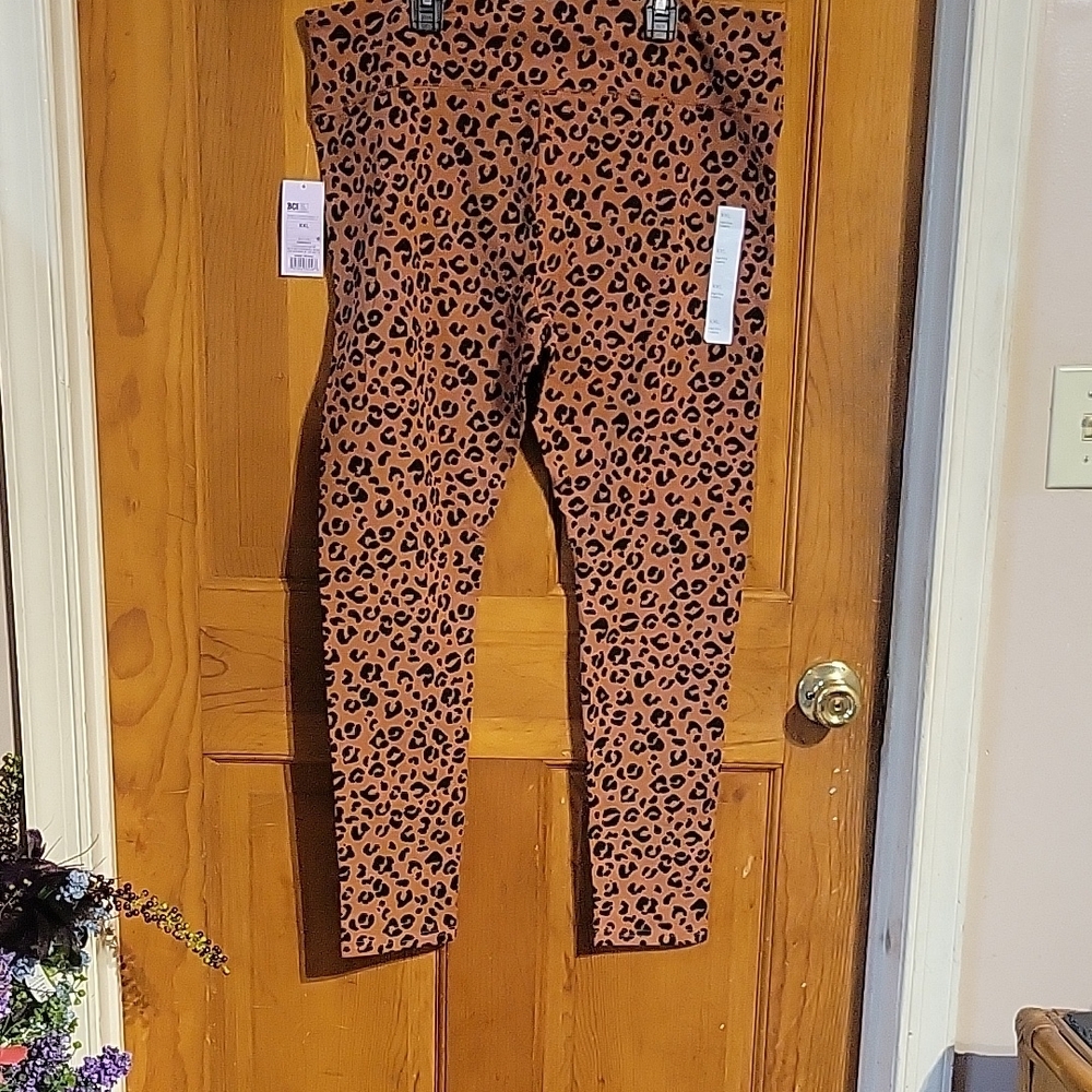 NWT Women's Wild fable leggings. Color brown and black.Size XXL